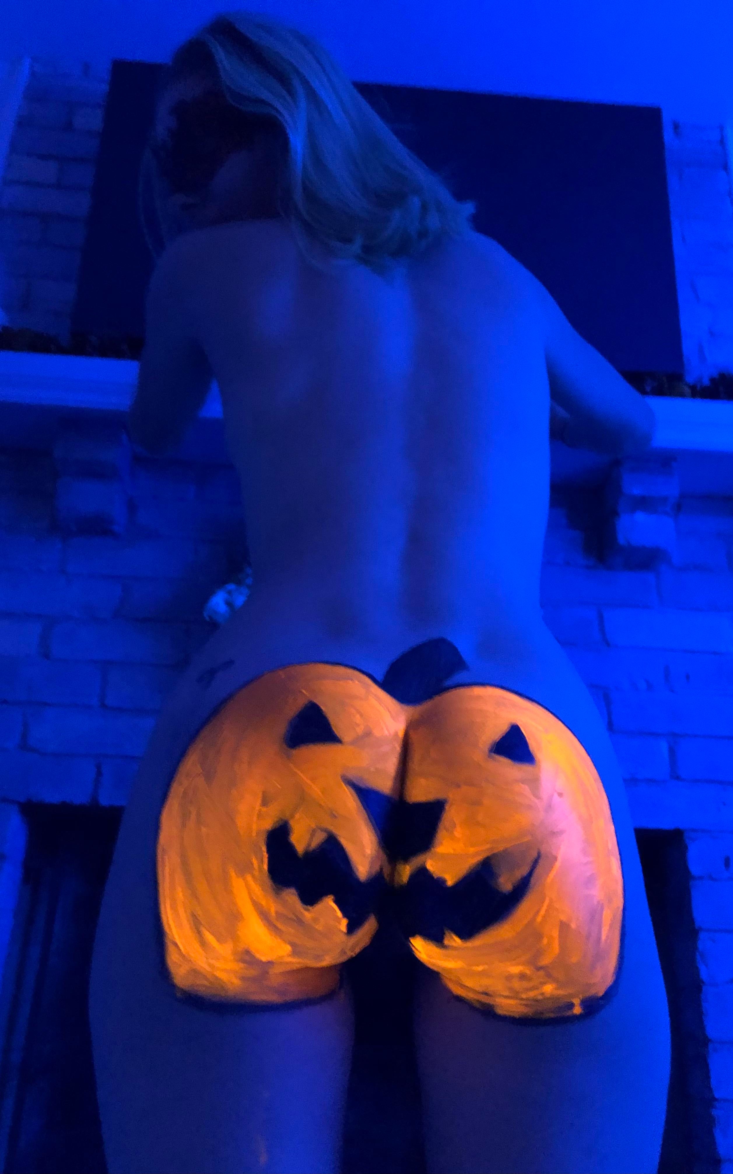 My 34y/o MIL[F] Butt is super excited for Halloween